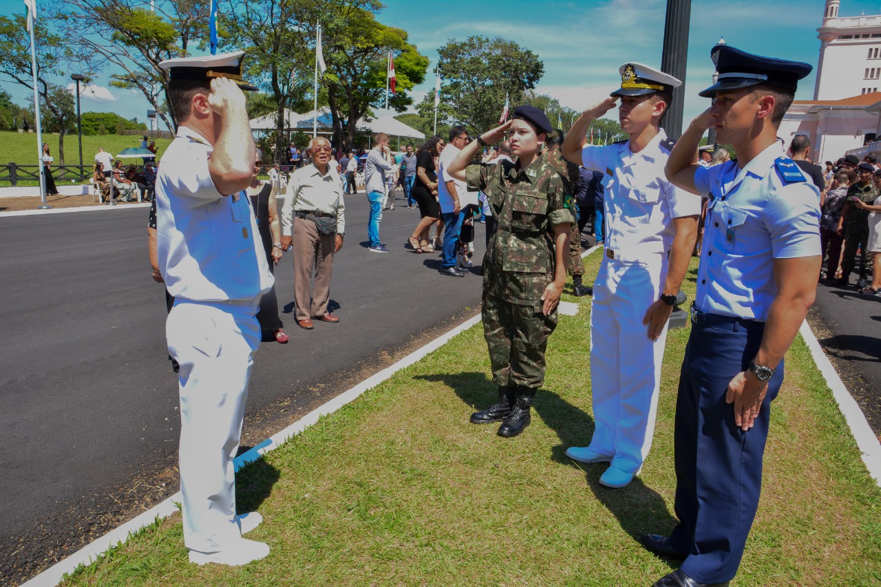 Filhos de militar decidem seguir os passos do pai na Marinha, Exército e Força Aérea