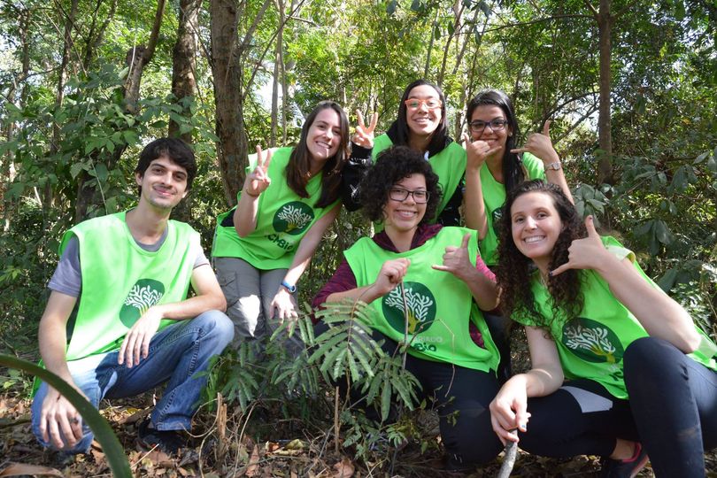 Voluntários atuam na recepção e orientação de visitantes, visitação às trilhas e apoio à manutenção (Divulgação)