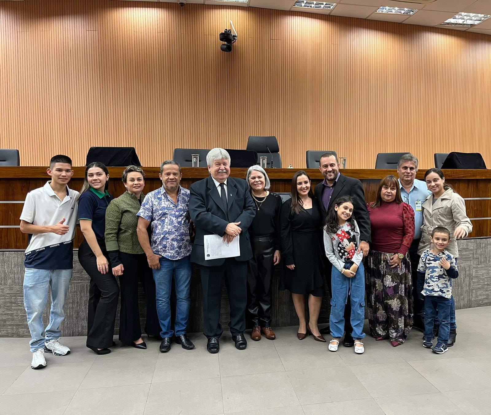 Vereador Jorge Schneider homenageia instituições do município com Diploma de Honra ao Mérito