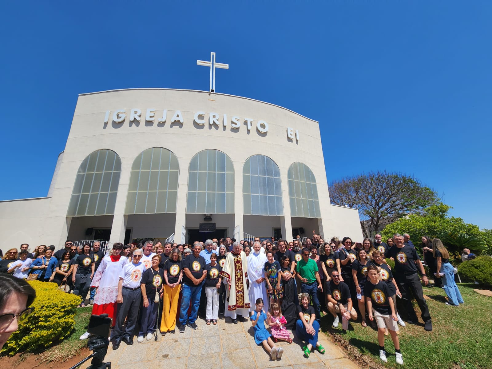 Paróquia Cristo Rei comemora  Jubileu de Ouro e recebe  Medalha Arautos da Paz