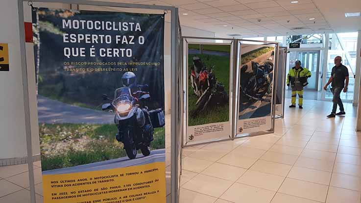 Viracopos e AB Colinas iniciam campanha sobre Semana do Trânsito com exposição de fotos no saguão do aeroporto