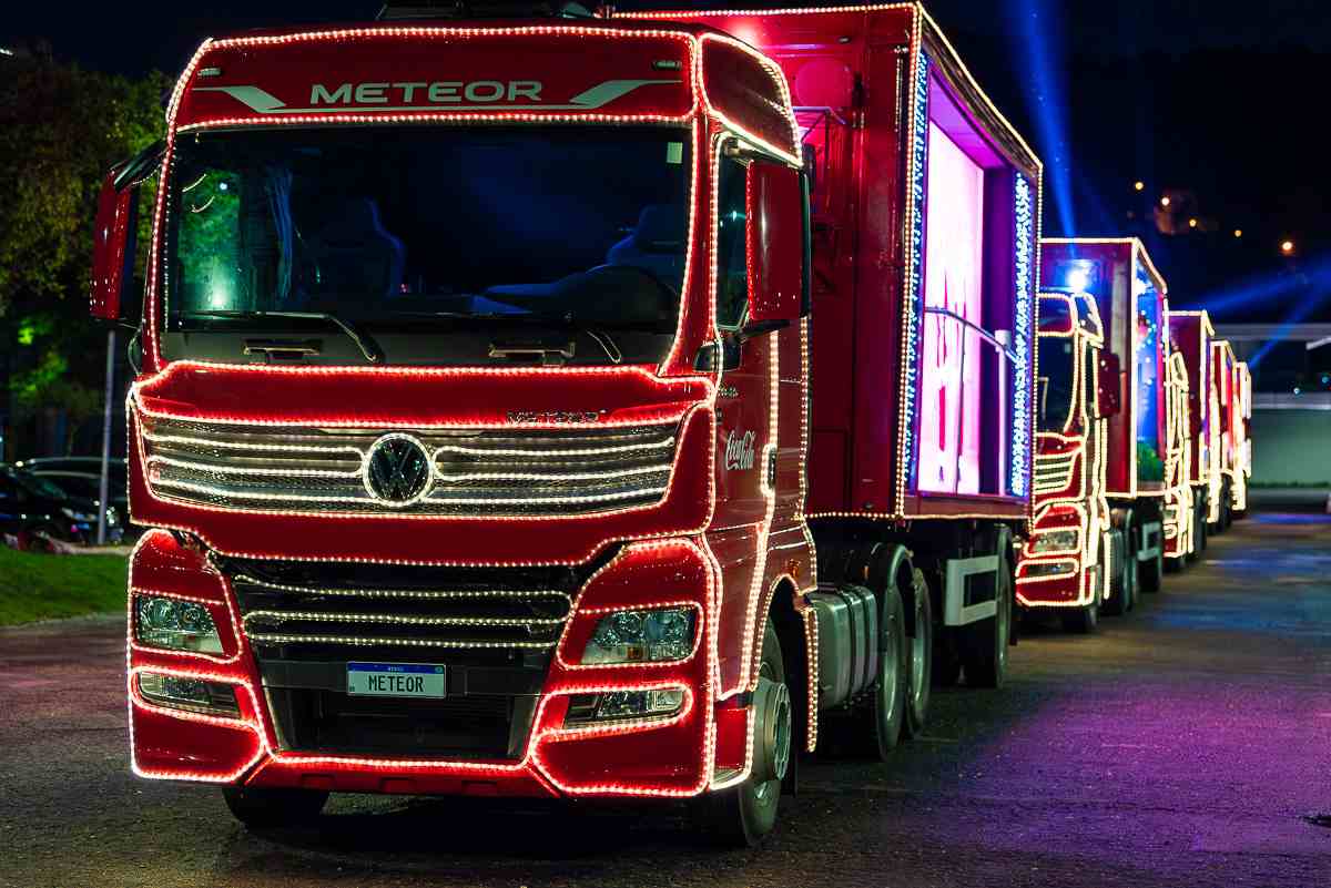 Caravana de Natal da Coca-Cola FEMSA começa trajeto em Campinas pela Torre do Castelo