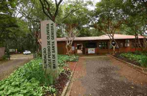 Voluntários contribuem para a conservação da Mata de Santa Genebra 1 Portaria de entrada da Mata de Santa Genebra Arquivo PMC