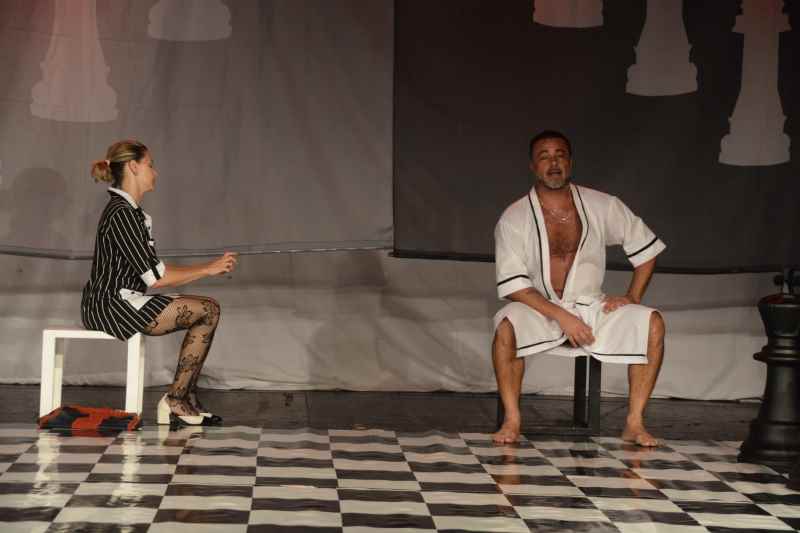 Cena da comedia Casa Comida e Alma Lavada credito producao BR