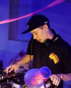 Festa Nervosa mistura música, dança e realismo fantástico em Barão Geraldo 2 DJ PG credito Tadashi Kawai
