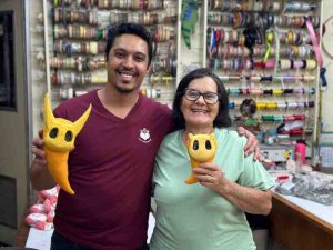 Diego Dill e Rosemary Fernandes da Silva Voltarelli costureira responsavel pelos bonecos de personagens do curta Divulgacao