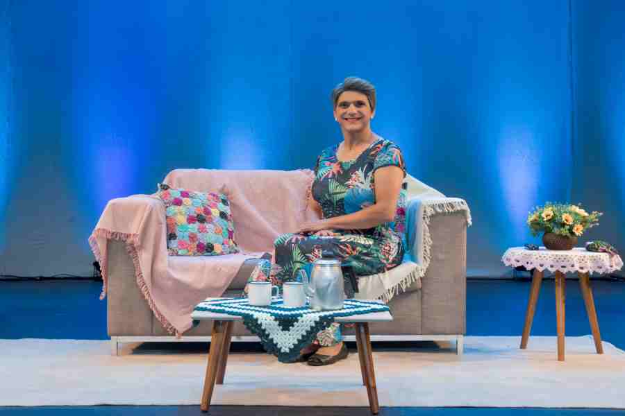 Bruna Louise e Glauber Cunha abrem a semana de stand-ups no Teatro Oficina do Estudante