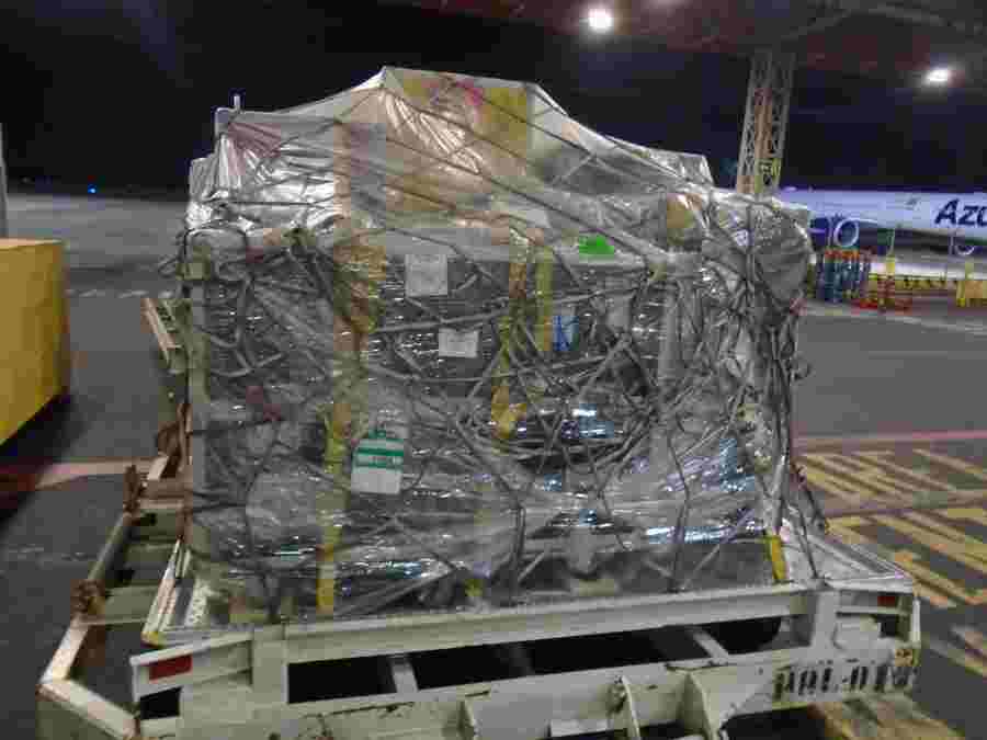 Viracopos recebe equipamentos para apresentação da cantora Kylie Minogue em SP