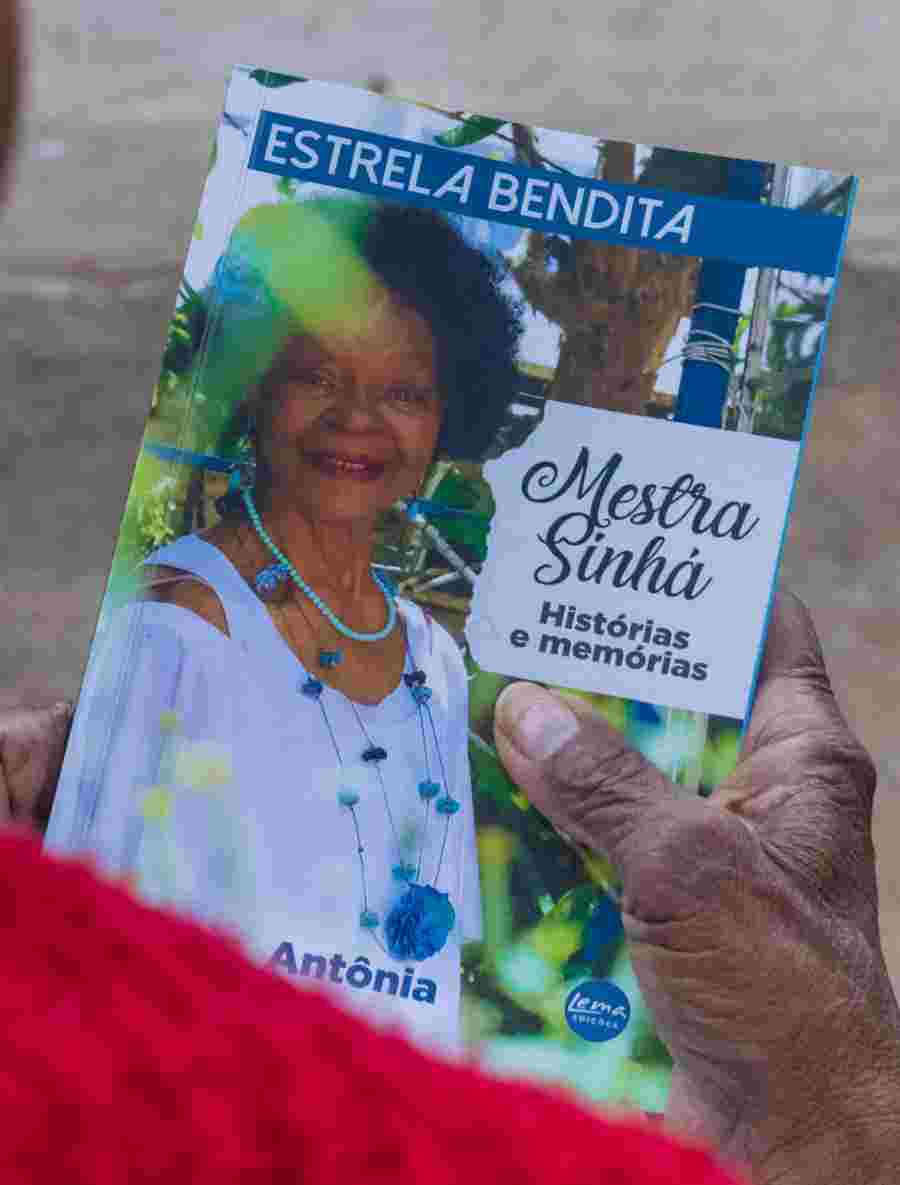 Mestra Sinhá lança livro autobiográfico no Salão Vermelho na Prefeitura de Campinas