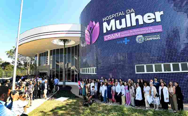 Prefeito Dario com o ministro da Saude Alexandre Padilha e afuncionarios Foto Carlos Bassan PMC