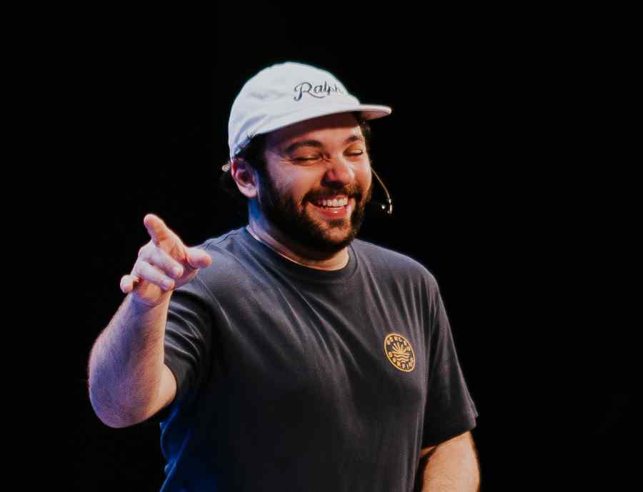 Raphael Ghanem faz 3 apresentações no Teatro Oficina do Estudante