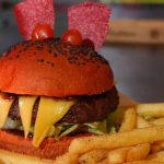 Applebee’s Cambuí entra no clima de Halloween com novidade exclusiva no cardápio e pintura facial para as crianças