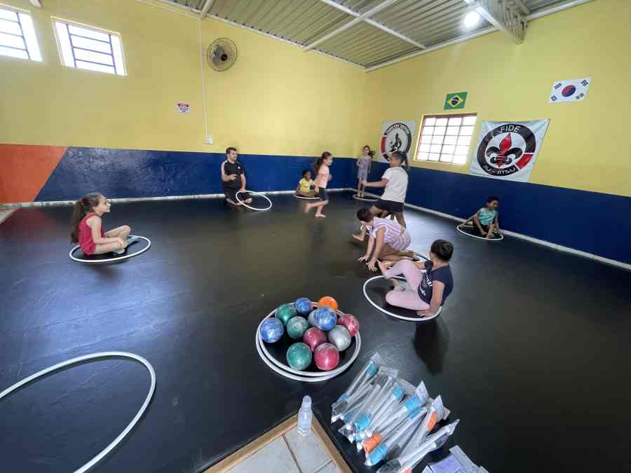 Projeto social destaca a ginástica rítmica como atividade física na infância