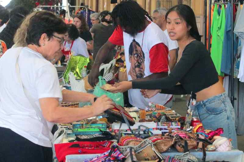 Feira e Encontro de Carros Antigos têm edição especial de Natal na Estação Cultura