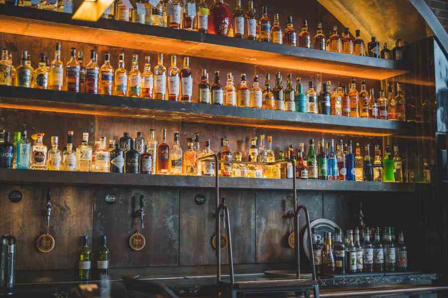 O que o álcool faz com seus rins? Entenda os efeitos e como se cuidar