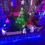 Casa iluminada espalha a magia do Natal e encanta gerações no Jardim Chapadão