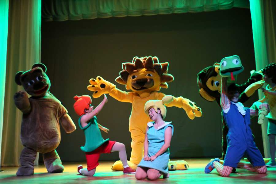 Camila Cardoso abre a semana no Teatro Oficina do Estudante